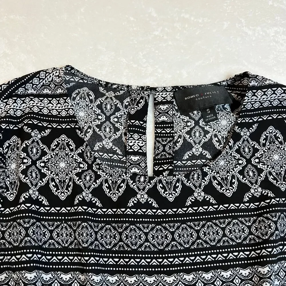 Romeo & Juliet Couture Crewneck Boho Print Lace Trim Playsuit Romper Size Small